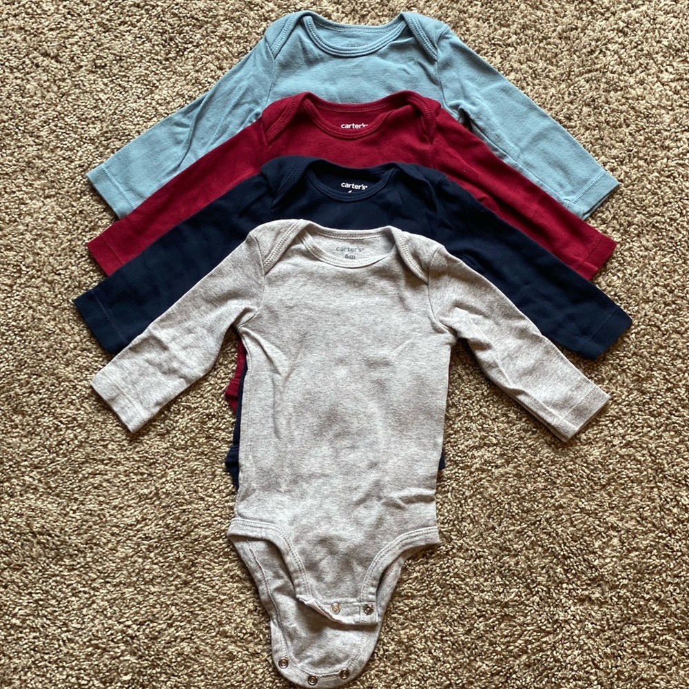 4 piece Baby Carter’s onesie set size 6 month.